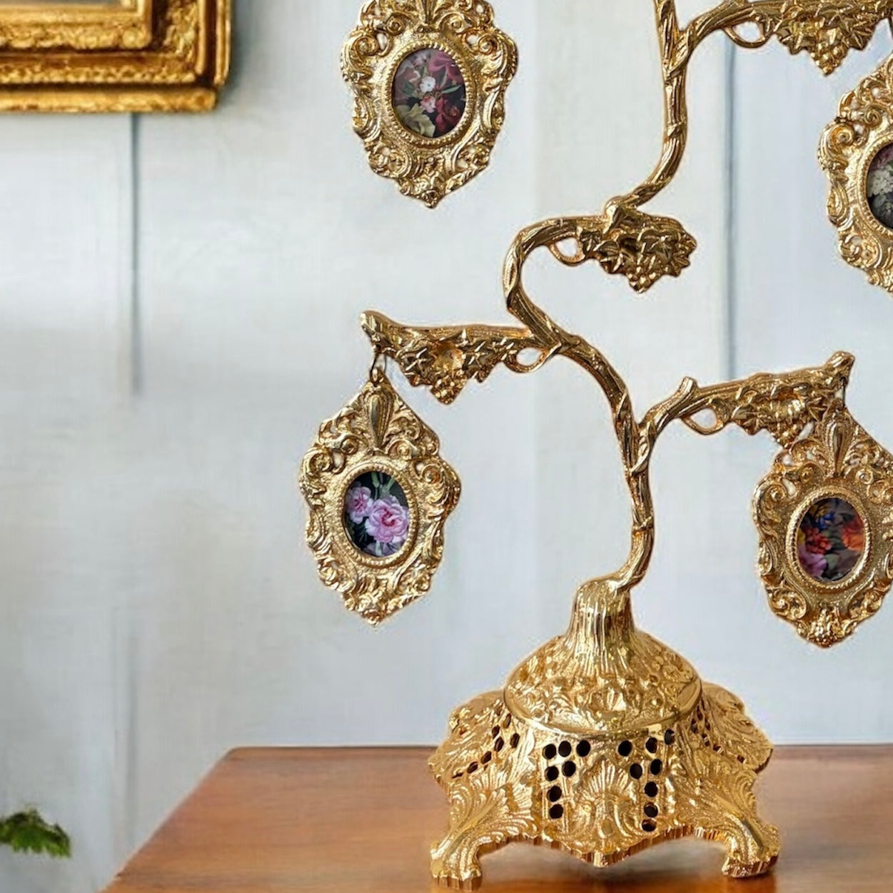 Gold-Plated Ancestry Tree Frame: The Royal Keepsake
